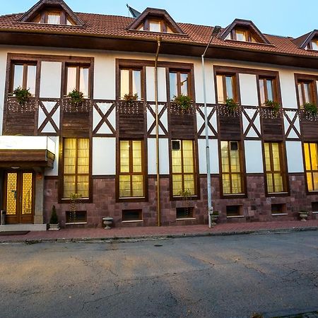 Family Hotel Тетевен Экстерьер фото