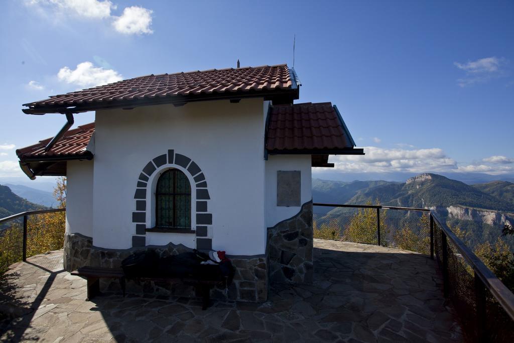 Family Hotel Тетевен Экстерьер фото