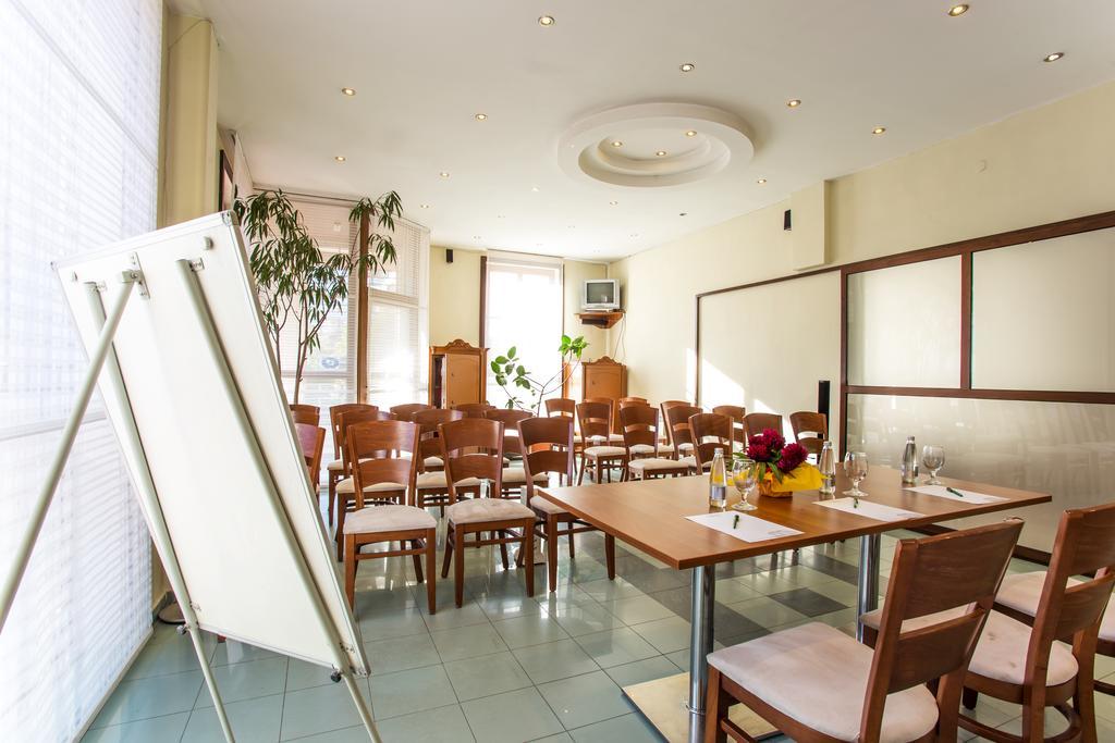Family Hotel Тетевен Экстерьер фото