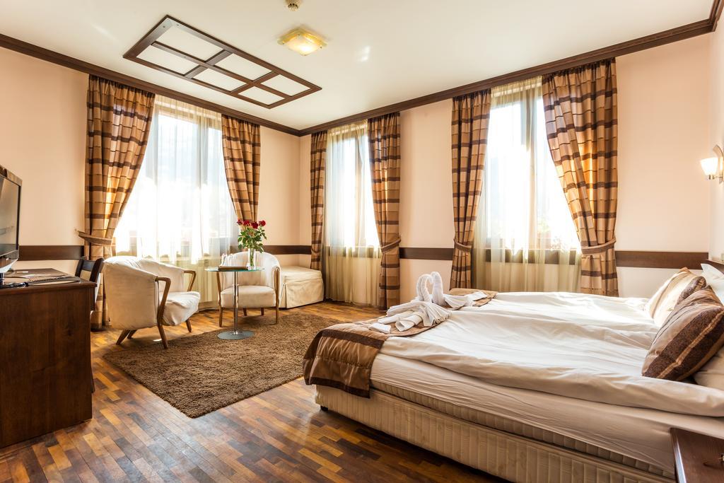 Family Hotel Тетевен Экстерьер фото