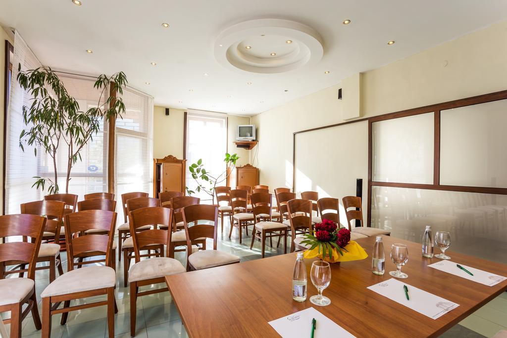 Family Hotel Тетевен Экстерьер фото