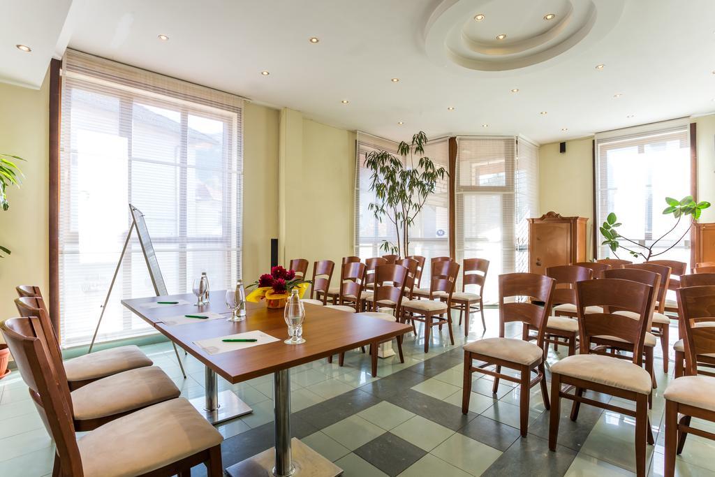 Family Hotel Тетевен Экстерьер фото