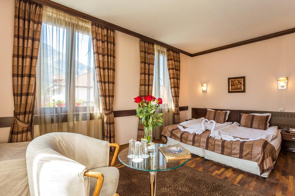 Family Hotel Тетевен Экстерьер фото