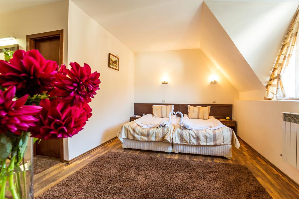 Family Hotel Тетевен Экстерьер фото