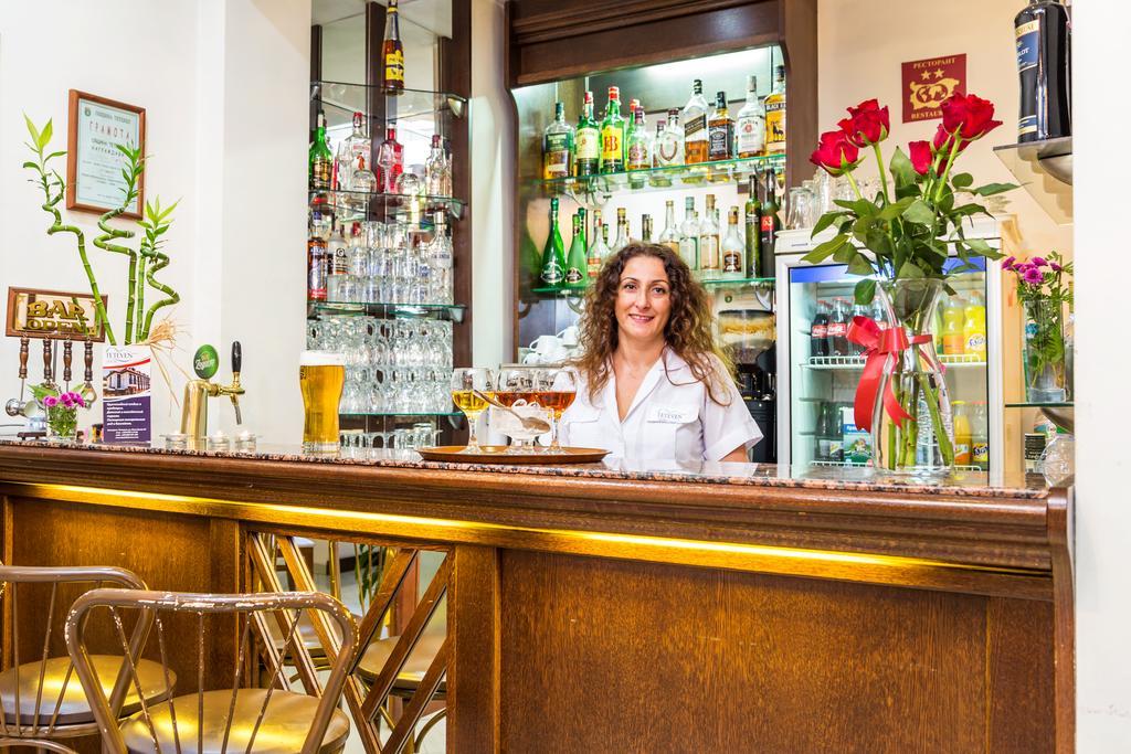 Family Hotel Тетевен Экстерьер фото