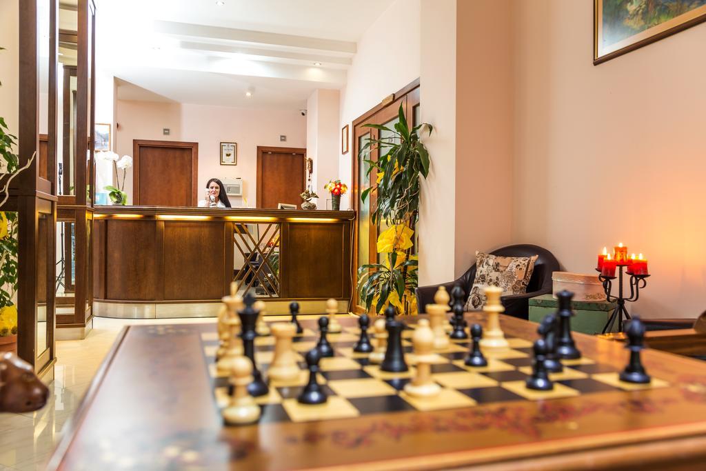 Family Hotel Тетевен Экстерьер фото