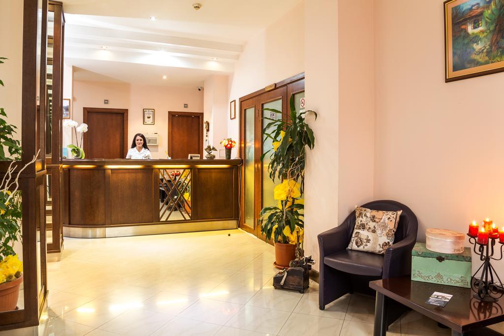 Family Hotel Тетевен Экстерьер фото