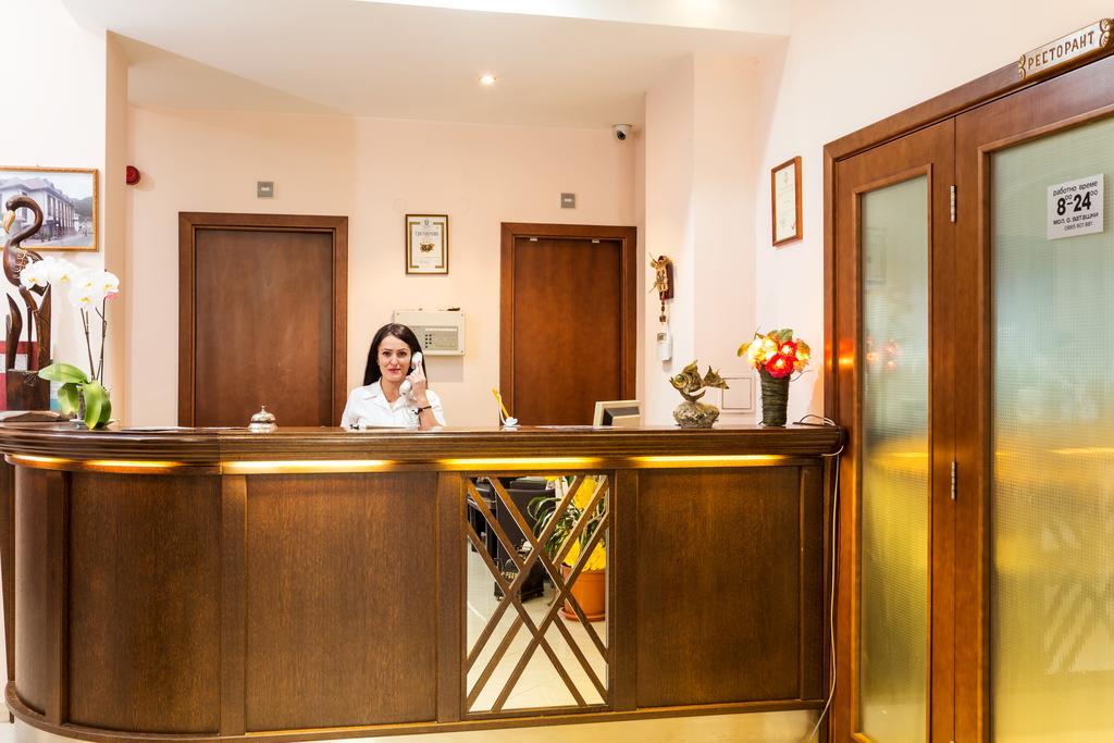 Family Hotel Тетевен Экстерьер фото