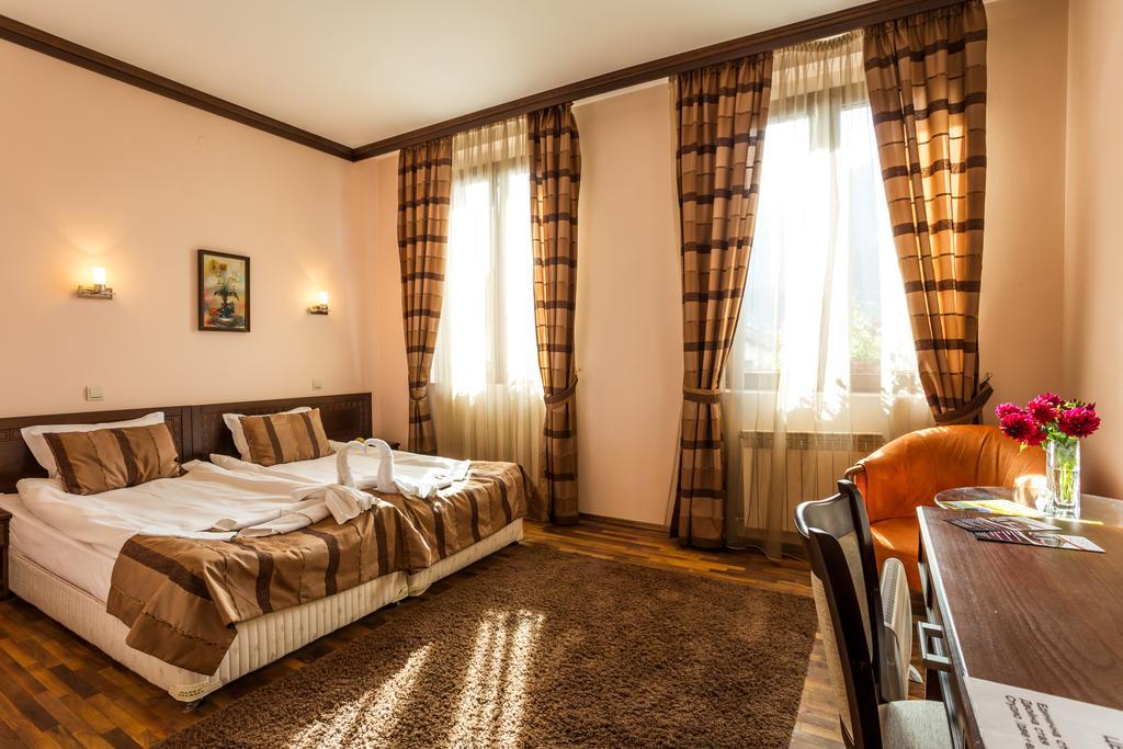 Family Hotel Тетевен Экстерьер фото