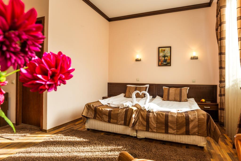 Family Hotel Тетевен Экстерьер фото