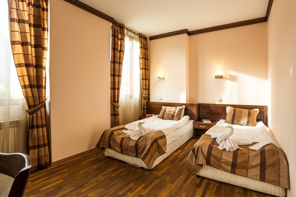 Family Hotel Тетевен Экстерьер фото